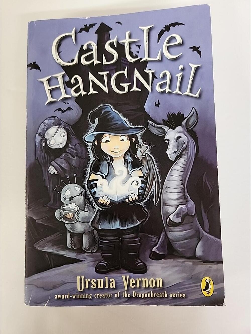 Castle Hangnail by Ursula Vernon (2016, Digest Paperback) Book